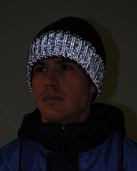 Шапка темно-синяя с СВ-элементами "Юка", с утеплителем Тинсулейт