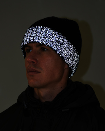 Шапка черная с СВ-элементами "Юка", с утеплителем Тинсулейт
